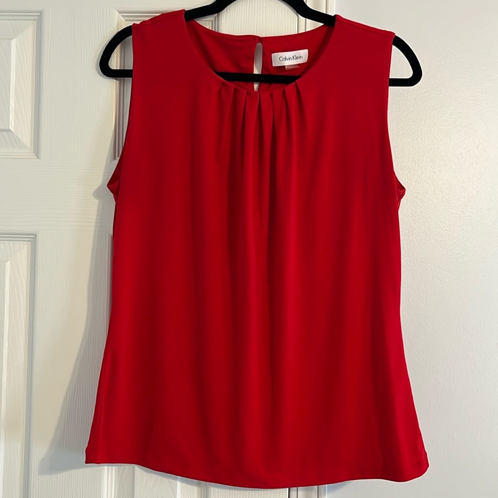 Like new - Calvin Klein - red sleeveless blouse